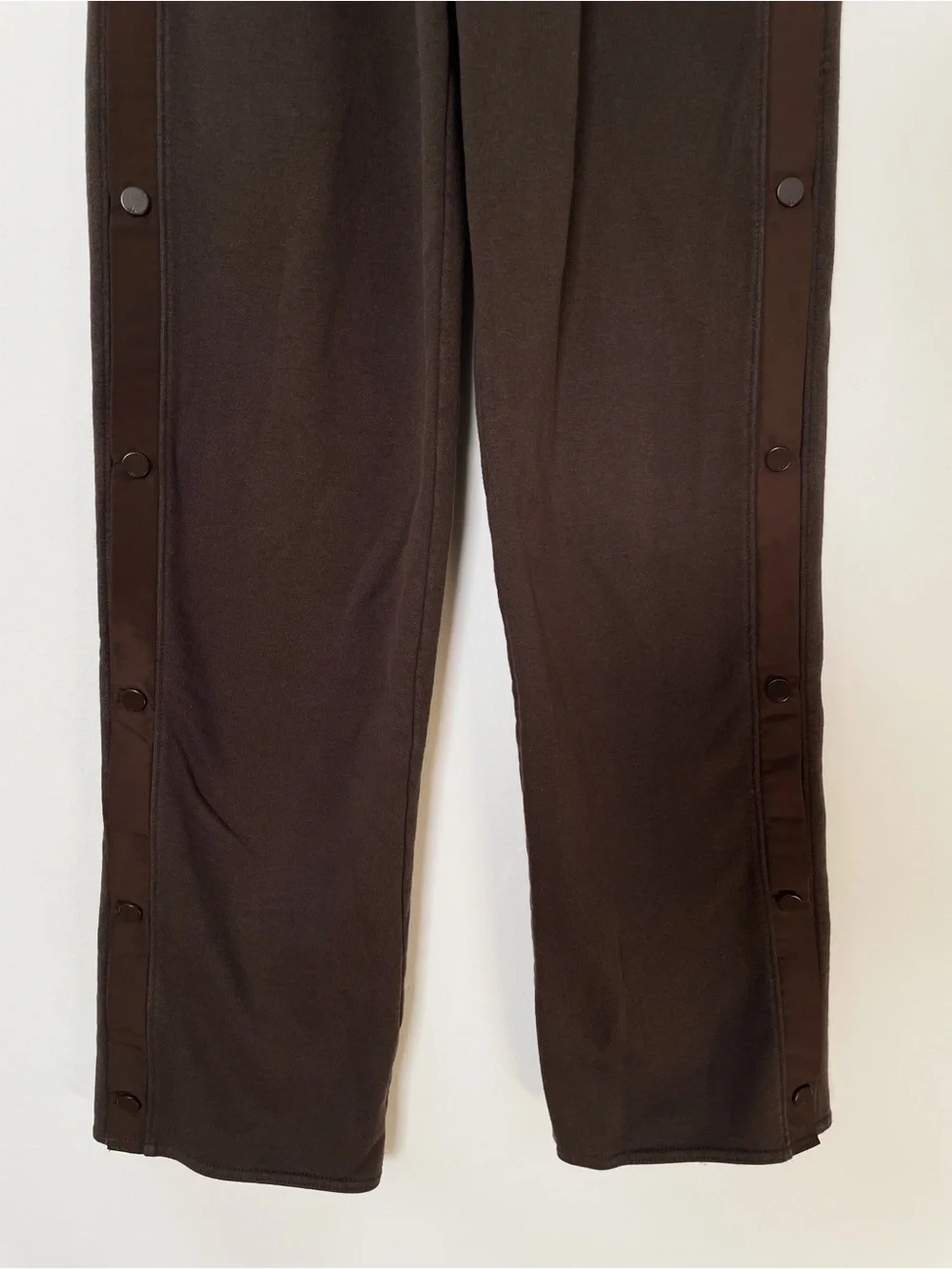 Alo courtside tear away snap pants sweats sweat pants chocolate brown stripe XS